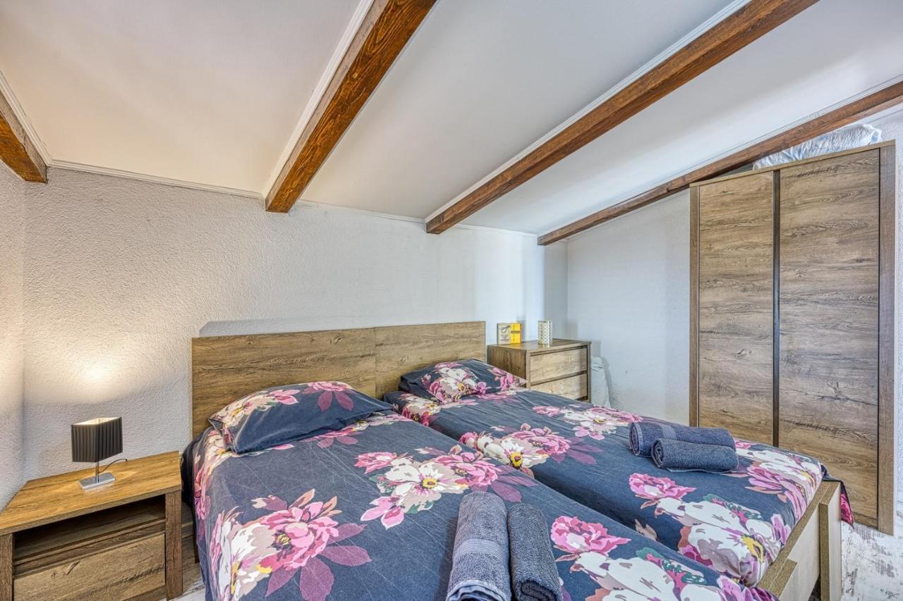 Old Town Apartments In Umag Buitenkant foto