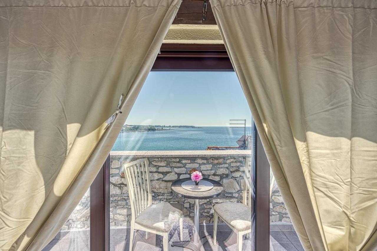 Old Town Apartments In Umag Buitenkant foto